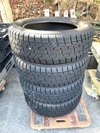 製造2020年後半　ほぼ2021年製造　ヒゲあり　8部山　185/60R15 スタッドレスタイヤセット　4本　15インチ　アクア　小型車などに