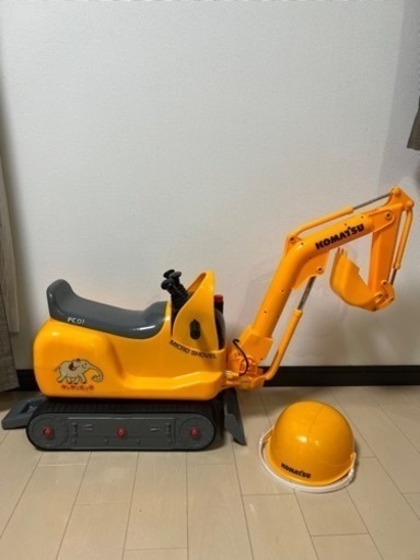 ショベルカー　乗用おもちゃ　KOMATSU