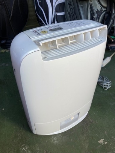 ● 衣類乾燥除湿機、パナソニック、F-YZL60