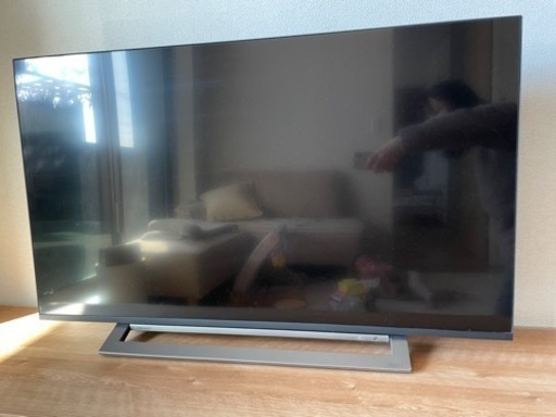 2020年製の約42インチ液晶テレビ