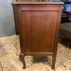 アンティークチェスト サイドキャビネット チッペンデール 猫足 美しい彫刻●D112Q029の画像