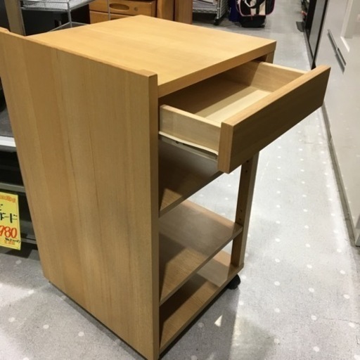 便利な引き出し付きキッチンボード