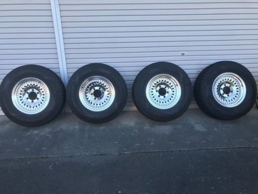 プラド　ハイラックス　スタッドレス　265/70 R16 ダンロップ