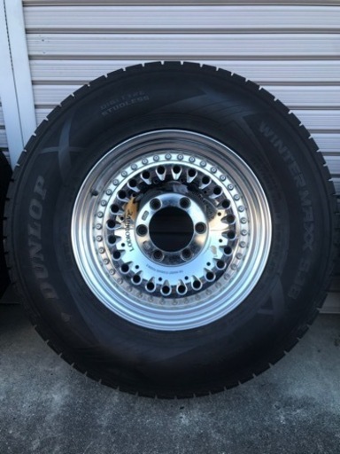プラド　ハイラックス　スタッドレス　265/70 R16 ダンロップ