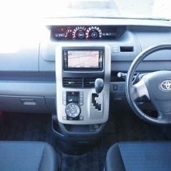 見たいお車があればご連絡を(*^-^*)　　トヨタ　ヴォクシーの画像