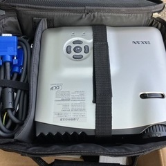 中古　TAXAN プロジェクターU6-112と60インチスクリーンの画像