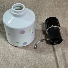 ポンプ式　水入れ　中古　差し上げます❗️の画像