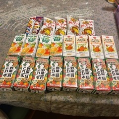 値下げ　飲み物16本&お菓子セット