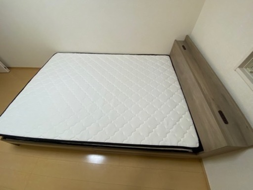 ダブルベッド　使用期間4ヶ月　23年1月25日まで値下げ