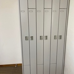 オカムラ　6人用ロッカー