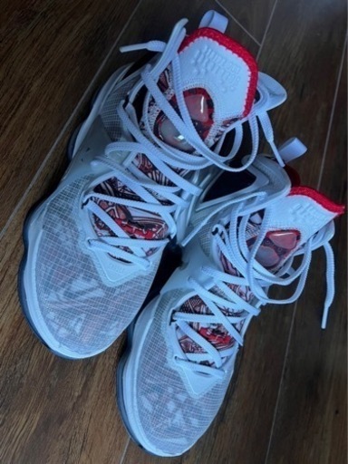 ナイキ　レブロン　19 ホワイト