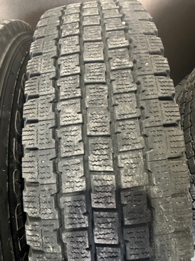 ブリヂストンスタッドレス　205/85R16