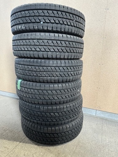 ブリヂストンスタッドレス　225/70R16