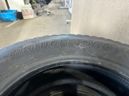 ブリヂストンスタッドレス　225/70R16