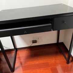 パソコンデスクの画像