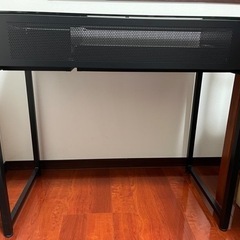 パソコンデスクの画像