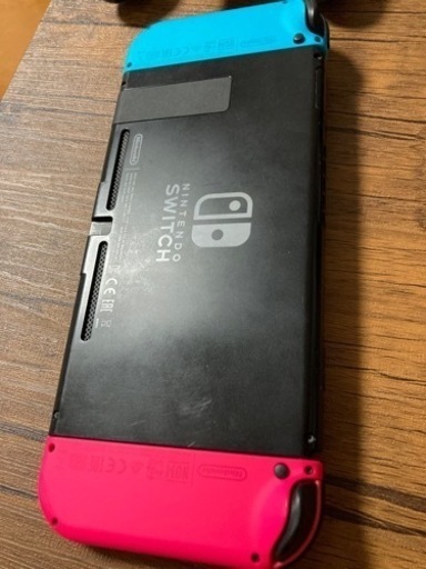Nintendo Switch本体とProコントローラー2個