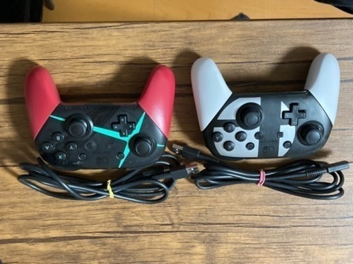 Nintendo Switch本体とProコントローラー2個