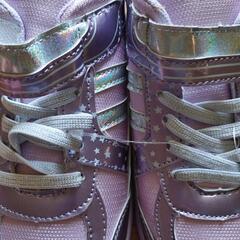 女の子　スニーカー　２３.５cmの画像