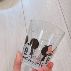 ミッキーフレンズ柄コップの画像