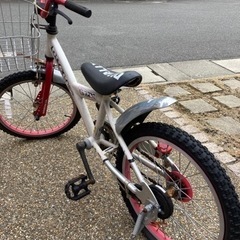 子供自転車　コマ無し　へルメット付き