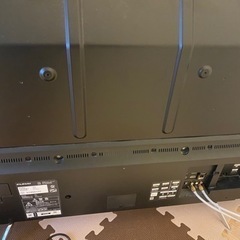 壊れたテレビ リモコン付きの画像