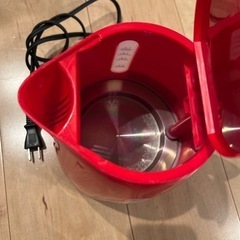 ニトリ　電気ケトル　赤の画像