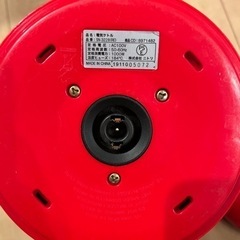 ニトリ　電気ケトル　赤の画像