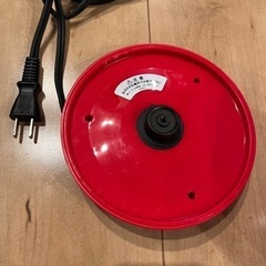 ニトリ　電気ケトル　赤の画像