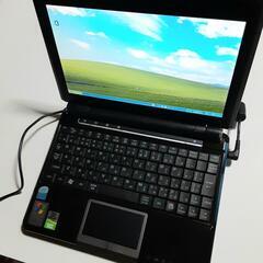 古くて小さなノートパソコン