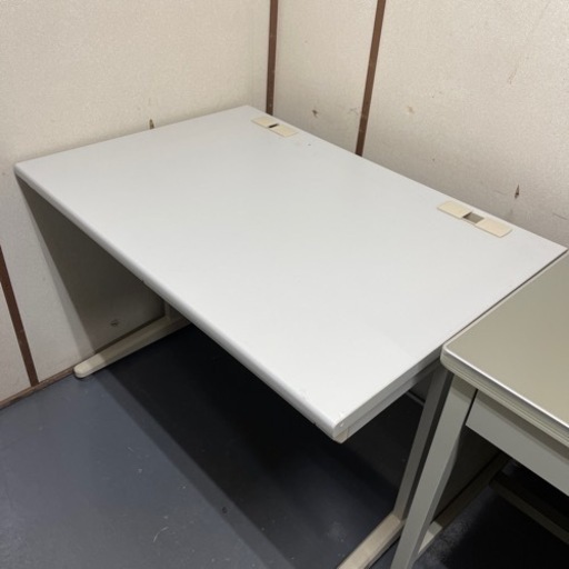 清潔感ある白！驚きの白さ！机その3