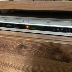 DVD＆VHSプレーヤー　リモコン付き　1月下旬〜2/4お受け渡し