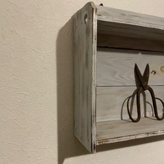 アンティーク風　壁掛け　棚の画像