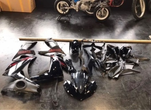 yzf-r25 カウルセット　早い者勝ち