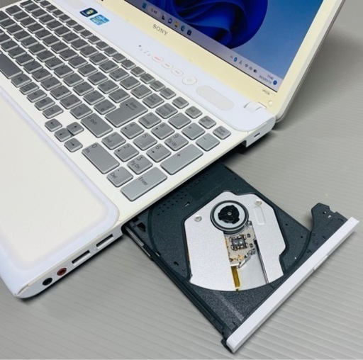 【引取先決定】配送可！　年賀状　Windows11搭載　SONY製ノートパソコンVAIO　ブルーレイ、カメラ、Bluetooth、AC