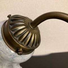 《決定済》フリルガラスのシェード付きスタンドライトの画像