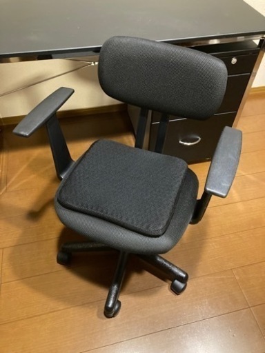 《決定済み》肘付きデスクチェア（ゲルクッションもお付けします）