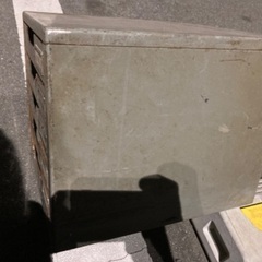 鉄製　引き出し　棚の画像