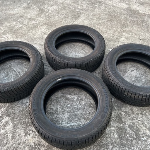 スタッドレスタイヤ　225ー55ー18