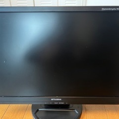 三菱PCモニターとモニターアーム