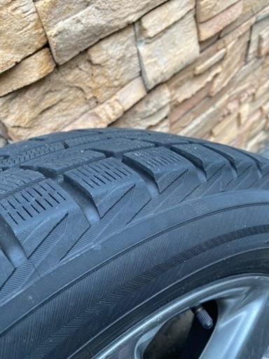 (取引中)ホイール付スタッドレスタイヤ4本セット　NISSANエルグランドE51ライダー