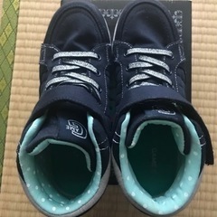女の子ハイカットスニーカー23.0の画像