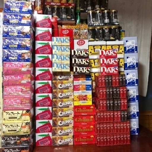 画像にあるお菓子　基本的1箱で700円からご相談