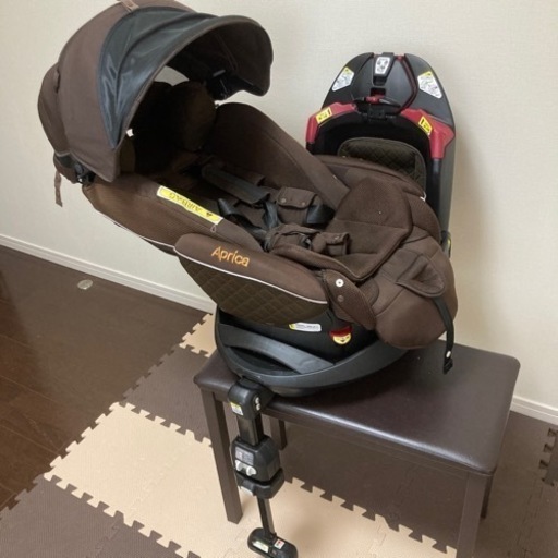 アップリカ　フラディア　グロウ　チャイルドシート　新生児