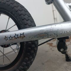 あさひ キッカーアバンス (12インチ, ブレーキ付きバランスバイク, ゴムタイヤのストライダーみたいな)の画像