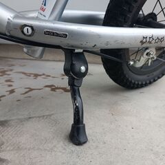 あさひ キッカーアバンス (12インチ, ブレーキ付きバランスバイク, ゴムタイヤのストライダーみたいな)の画像