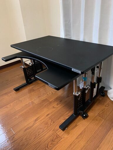 Bauhutte ( バウヒュッテ ) のローデスクとコックピットデスク