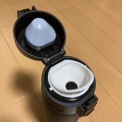 ユニクロでもらったタンブラー　水筒の画像