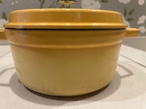 staub ストウブ 「 ココット ラウンド マスタード 22センチ両手 ホーロー 鍋 IH対応 【日本正規販売品】