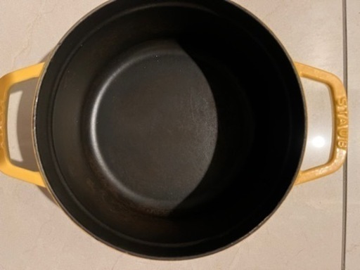 staub ストウブ 「 ココット ラウンド マスタード 22センチ両手 ホーロー 鍋 IH対応 【日本正規販売品】